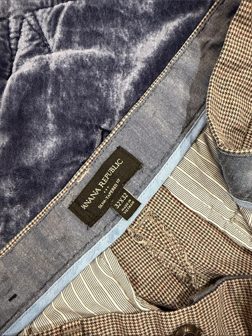 Banana Republic Men's Chinos in Light Gray Houndstooth